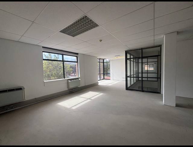 400M² OFFICE TO LET IN PLATTEKLOOF 3